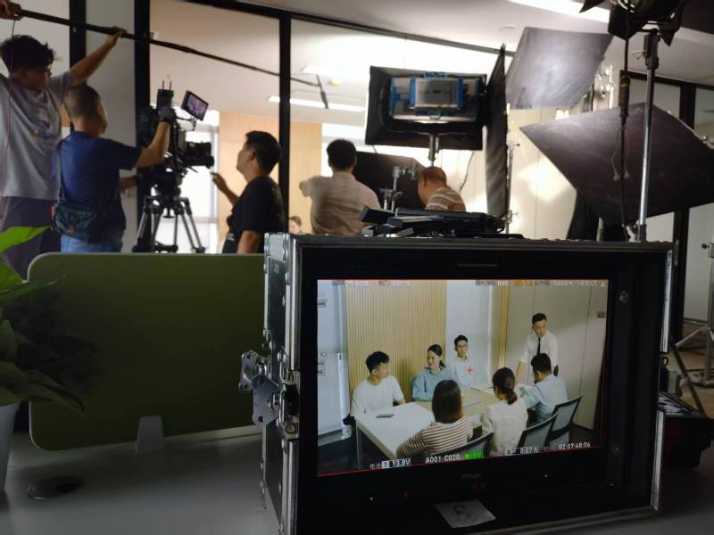 南关区TVC拍摄公司：科技产品视觉化大师，诠释未来感与功能美学